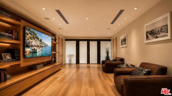 Building Photo - 8740 St Ives Dr