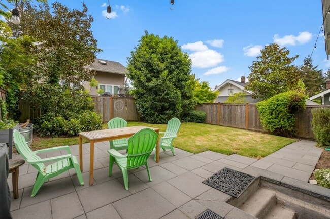 Building Photo - 4Bd/2Ba Seattle Home