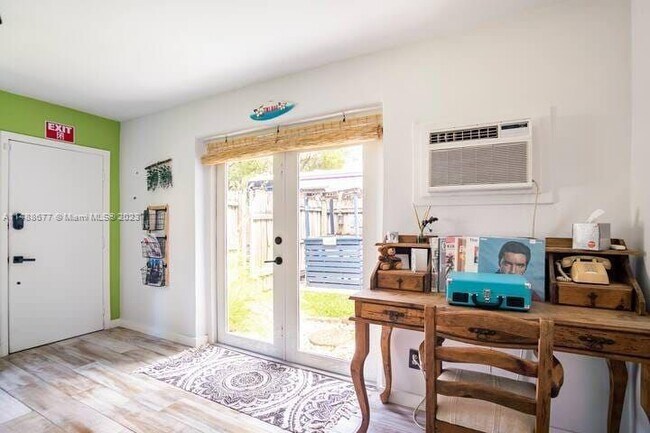 Building Photo - 1516 S 17th Ave