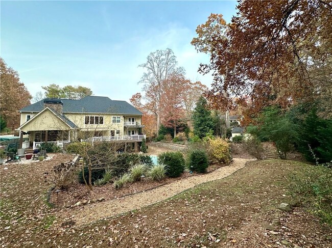 Building Photo - 3232 Brookview Rd