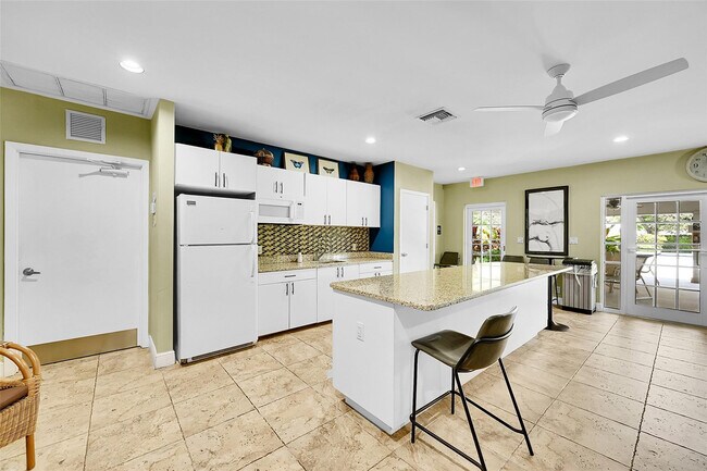 Building Photo - 4020 W Palm Aire Dr