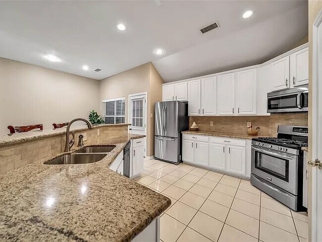 Building Photo - 15 Bayou Springs Ct