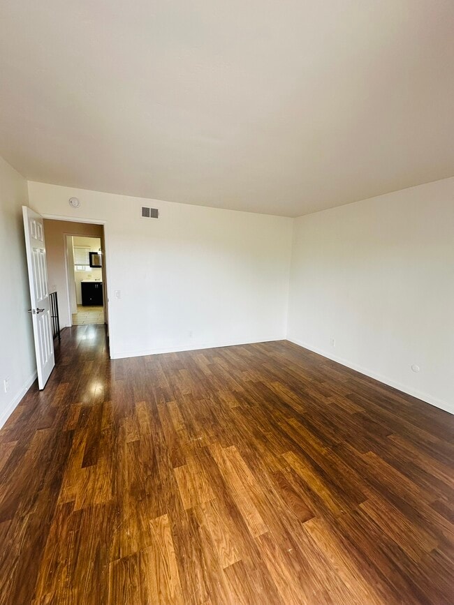 Building Photo - 220 S El Camino Real
