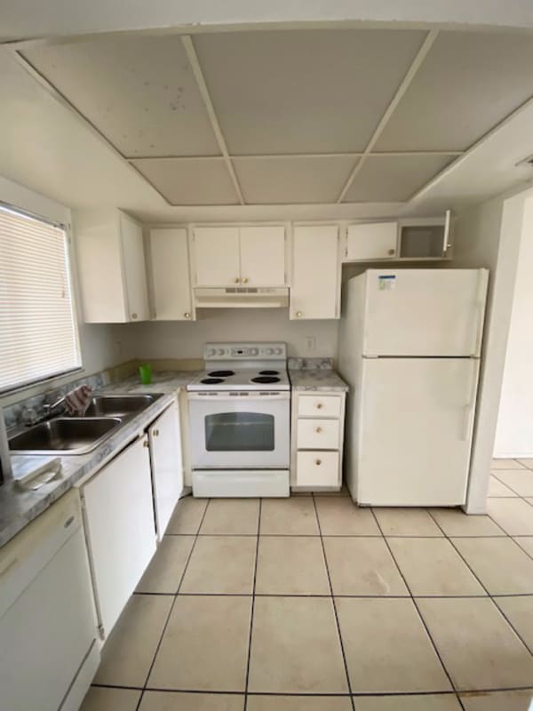 Building Photo - 2320 Maple Ave