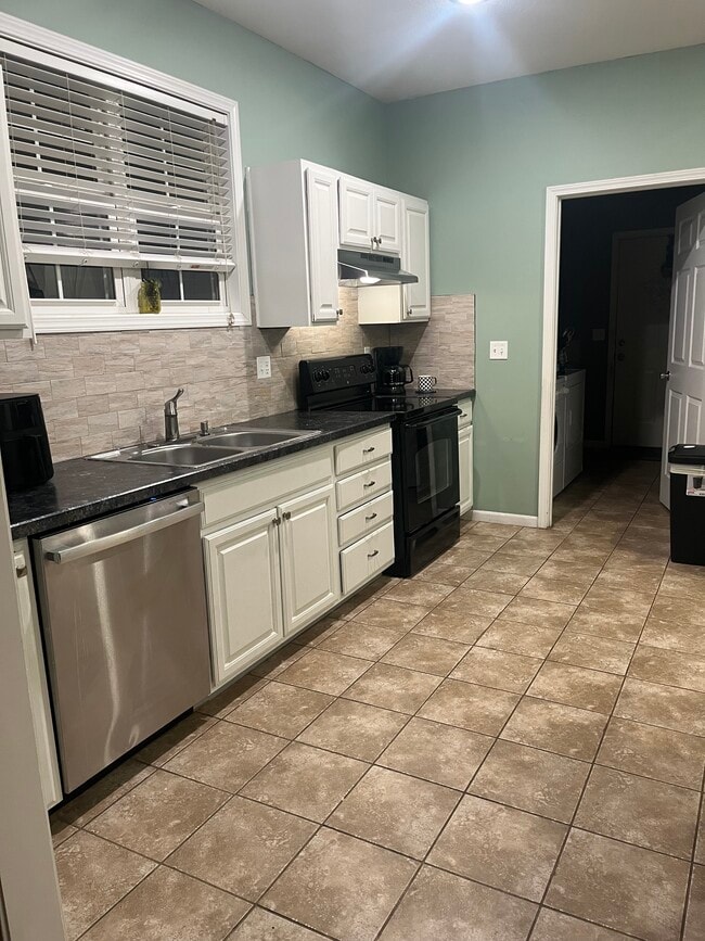 Building Photo - 1514 N Clay St