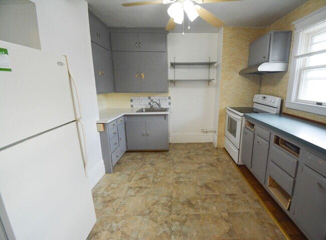 Building Photo - 209 S Pearl St