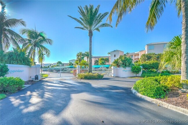 Building Photo - 5799 NE Island Cove Way