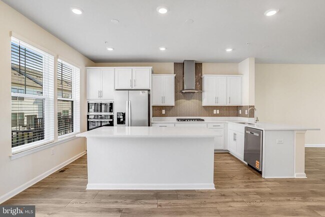 Building Photo - 385 Ensemble Wy