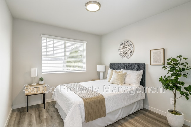 Building Photo - 2564 Hawthorne St