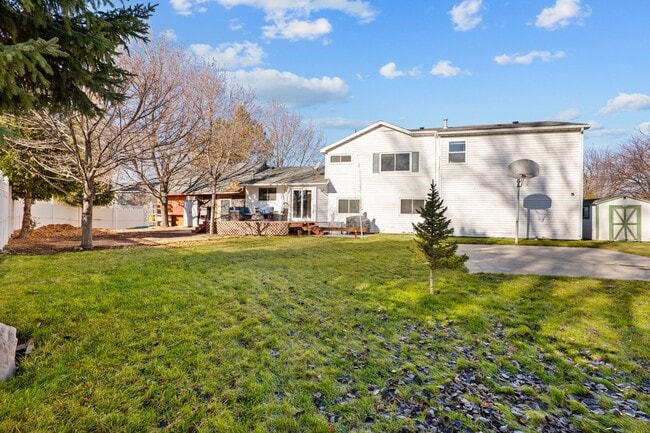 Building Photo - Spacious 4 Bedroom Home in Quiet Orem Neighborhood