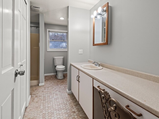 Building Photo - 281 Brooks Station Rd