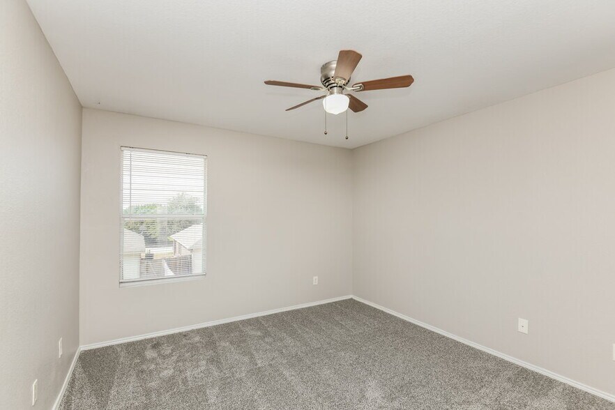 Building Photo - 1101 Maplewood Ln