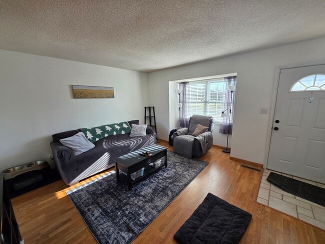 Building Photo - 802 Brentwood Ave