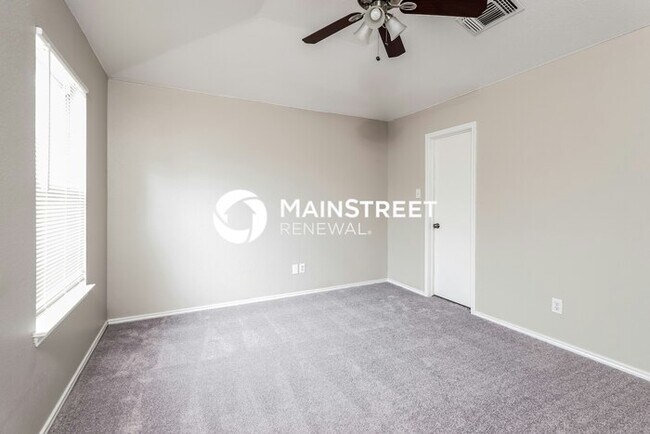 Building Photo - 3 Bedroom Pet-Friendly Home in San Antonio, TX with Main Street Renewal