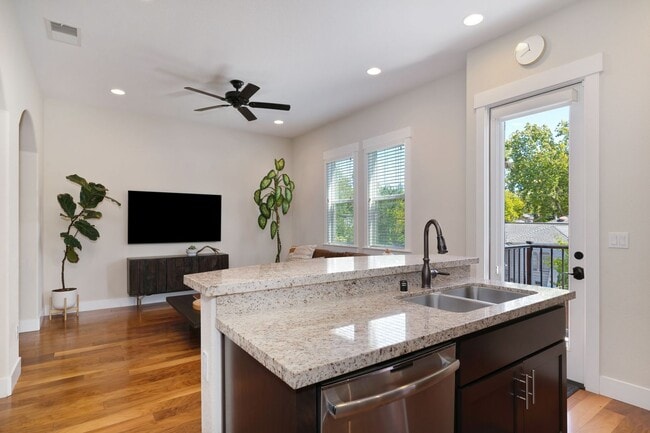 Building Photo - 3 bedroom | 2.5 bathroom | Crocker Village Brownstone