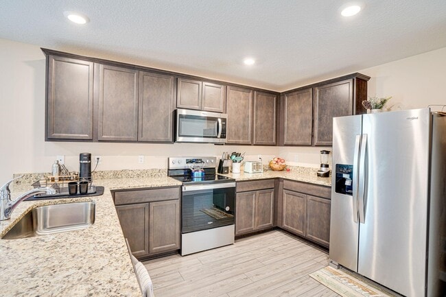 Building Photo - 5361 Imagination Dr