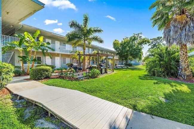 Building Photo - 379 47th Ave N