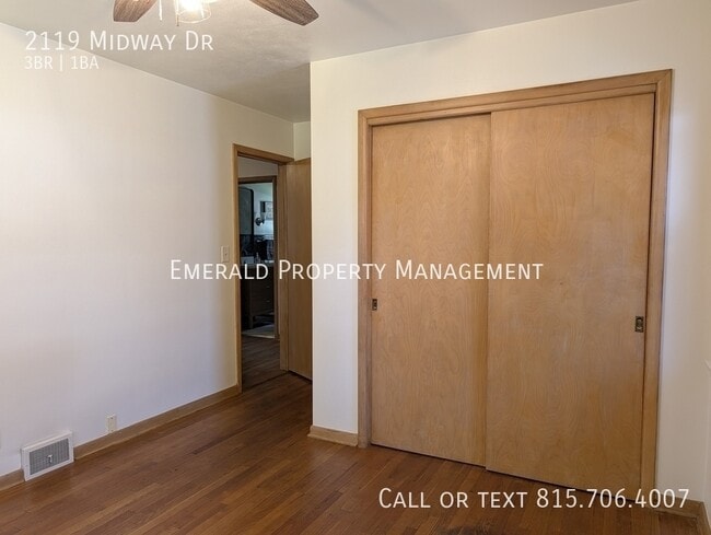 Building Photo - 2119 Midway Dr