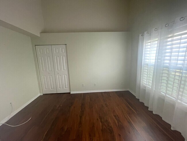 Building Photo - 5708 Greenwood Cir