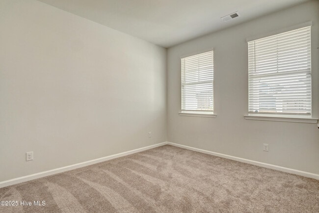 Building Photo - 1329 Clendon Cir