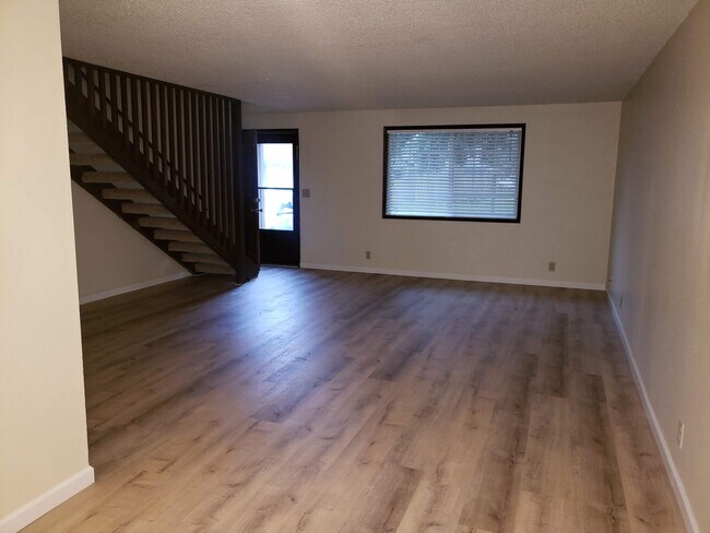 Building Photo - 4563 Sean St