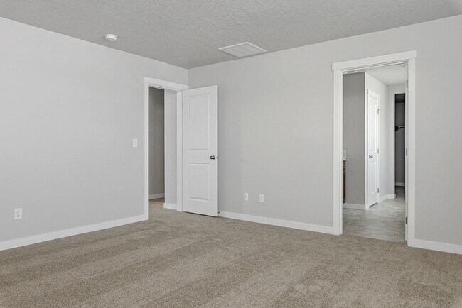 Building Photo - 3 Bed 2.5 Bath + Loft & Office located in the Greyhawk Subdivision