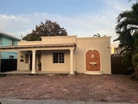 Building Photo - 1029 SW 10th Ave