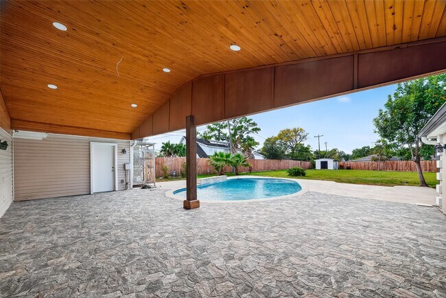 Building Photo - 4901 Burning Tree Dr