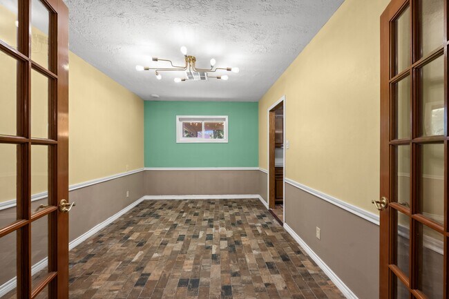 Building Photo - 616 Cannan Dr
