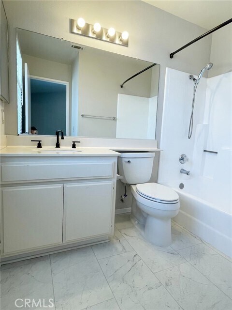 Building Photo - 656 Springbrook N