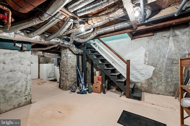 Building Photo - 320 S Loudoun St