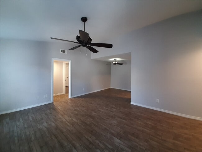 Building Photo - 9707 Richmond Ave.