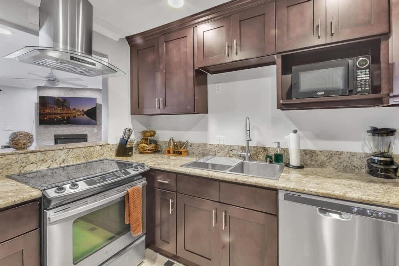 Building Photo - 711 Island Ct