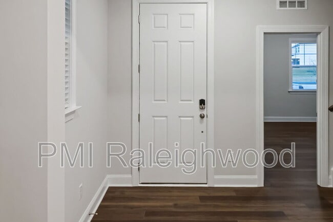 Building Photo - 304 Canyon Spring Trl