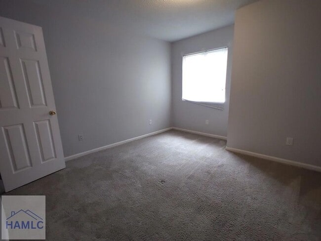 Building Photo - 910 Brett Dr
