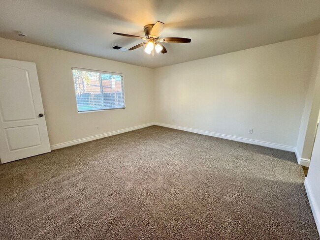 Building Photo - 11815 Mantova Ave