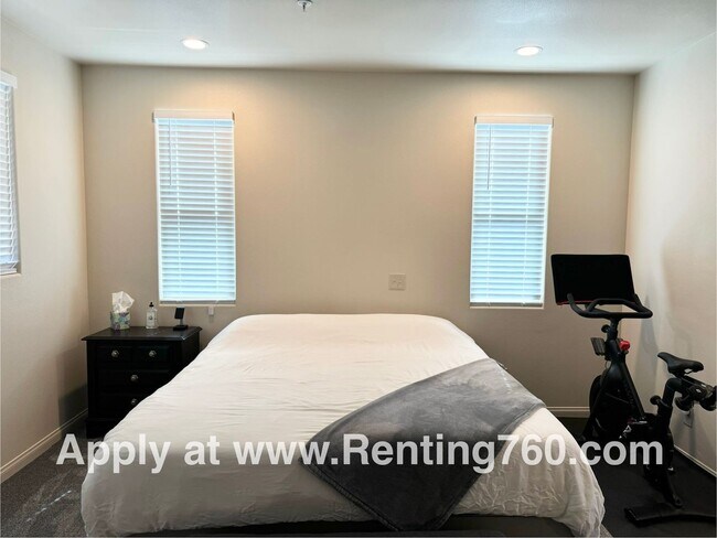 Building Photo - Newer 4 Bedroom 3 Bathroom Home With Solar...