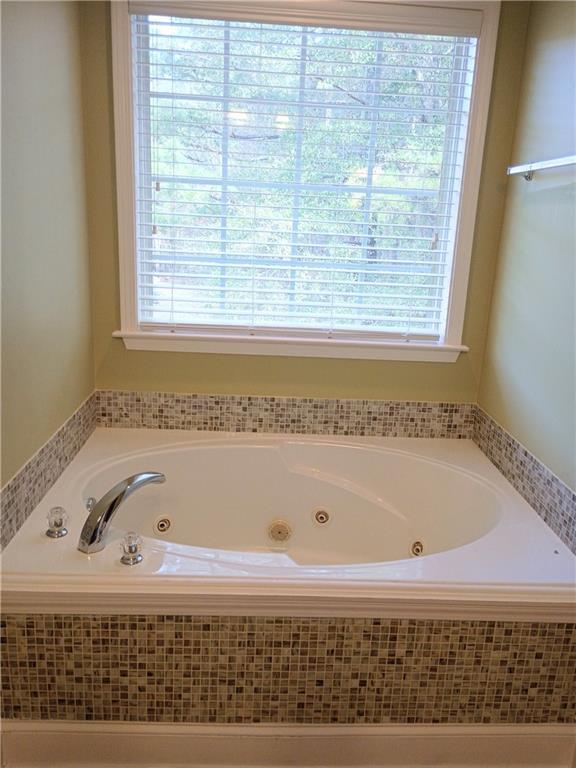 Building Photo - 344 Mary Dr