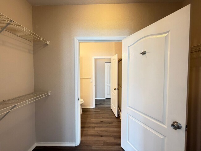 Building Photo - Awesome apartment at Grand Reserve at Kirkman!