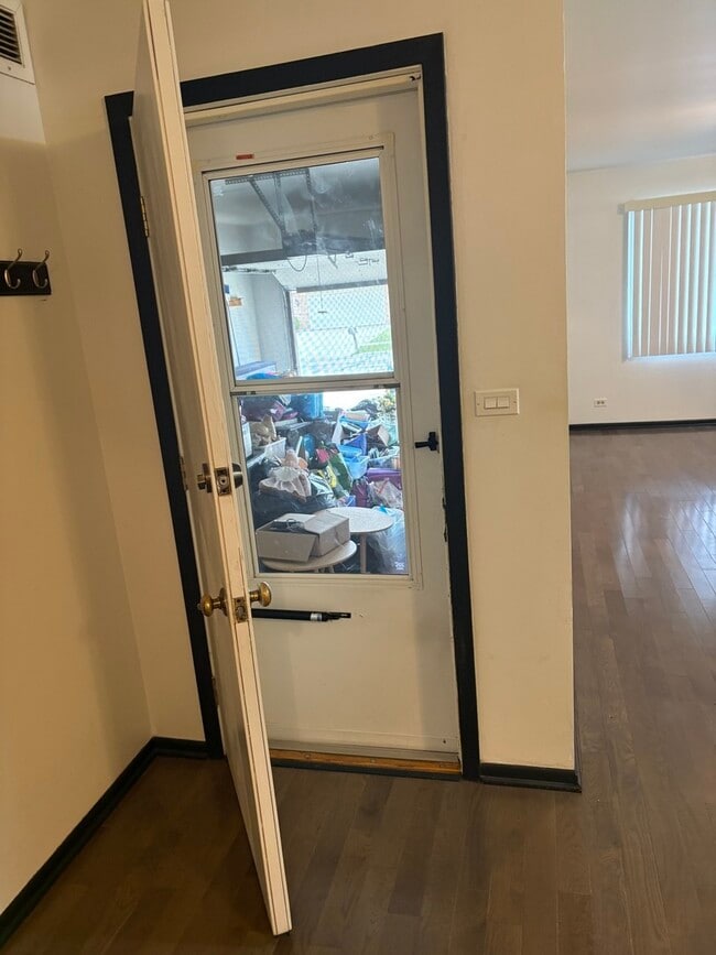 Building Photo - 109 Paramount Dr