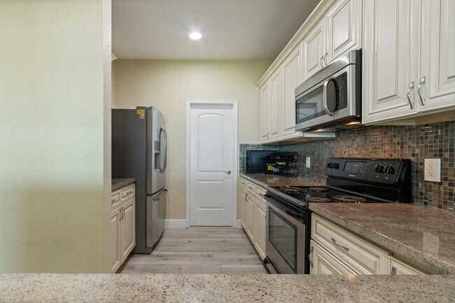 Building Photo - 316 N Lake Dr