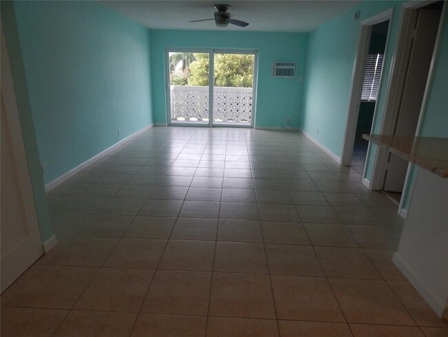 Building Photo - 3220 Bayview Dr