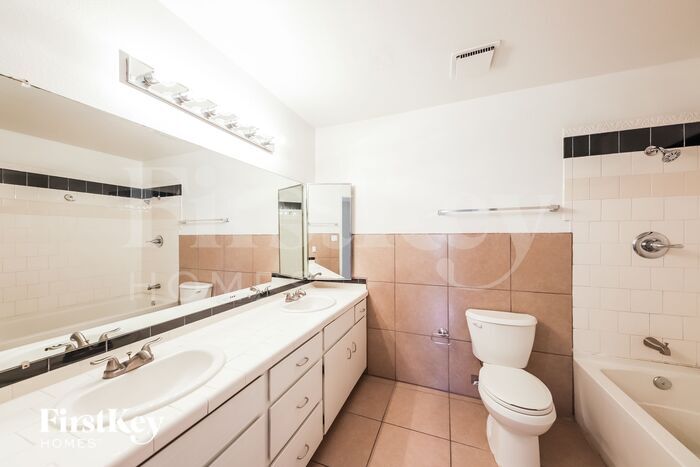 Building Photo - 4923 W Larkspur Dr