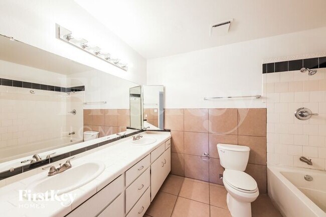 Building Photo - 4923 W Larkspur Dr