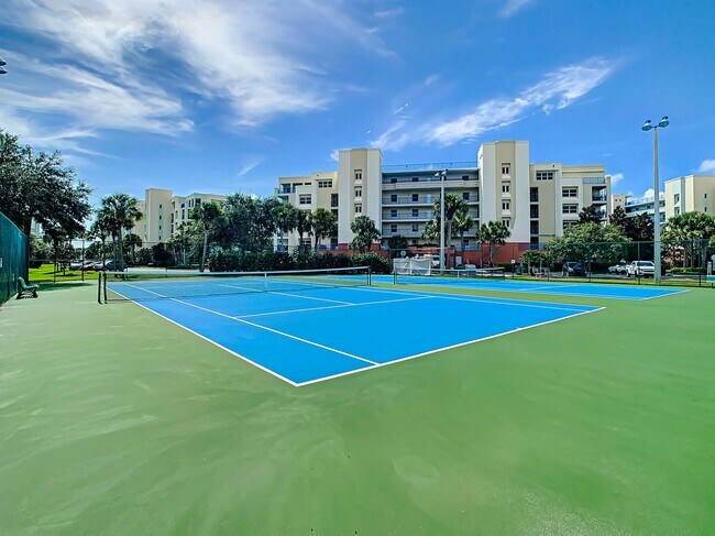 Building Photo - Beautiful Ocean Walk Condo Available February 28th