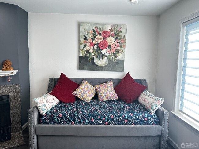 Building Photo - 107 Thoreau Dr