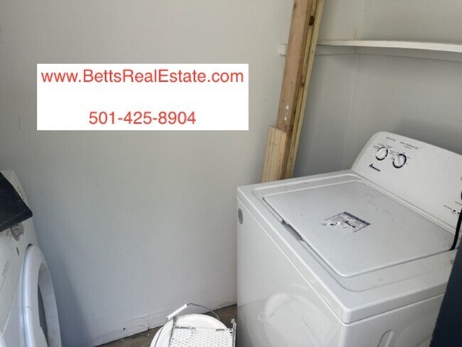 Building Photo - 4 bedroom