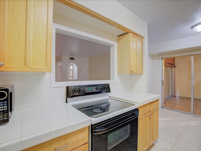 Building Photo - Charming 2-Bedroom, 2-Bath Home with Community Pool