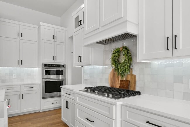 Building Photo - Gorgeous Rental in Wild House East Springfield