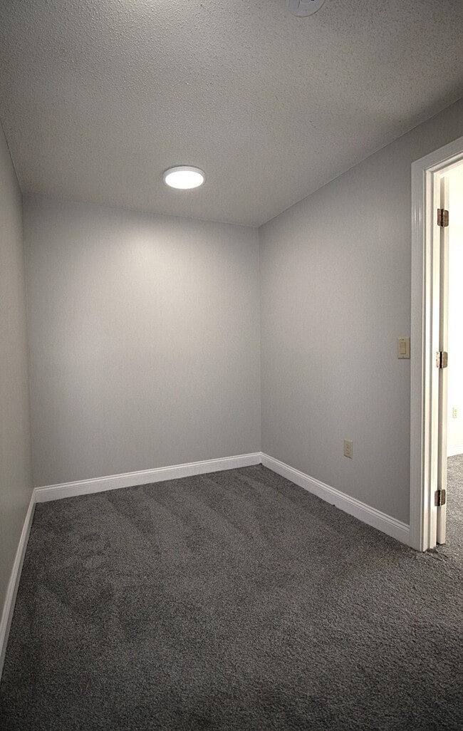 Building Photo - 70 Modena Dr
